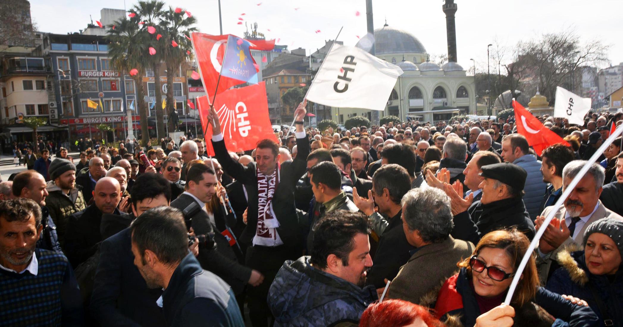 BANDIRMA’DA BAYRAK TOSUN’DA