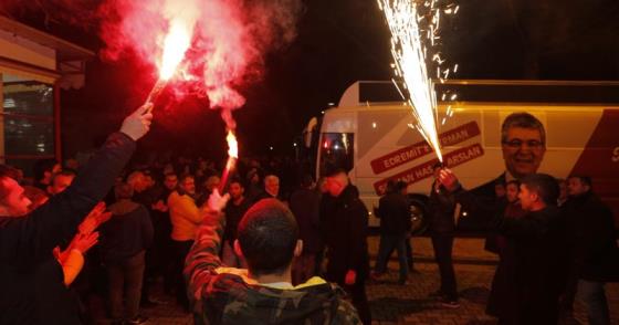 “DUVARLAR KALKACAK, VATANDAŞ VE BELEDİYE BARIŞACAK”