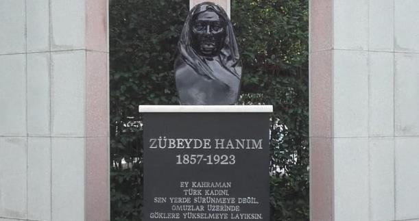 ZÜBEYDE HANIM’IN BÜSTÜ YENİLENDİ