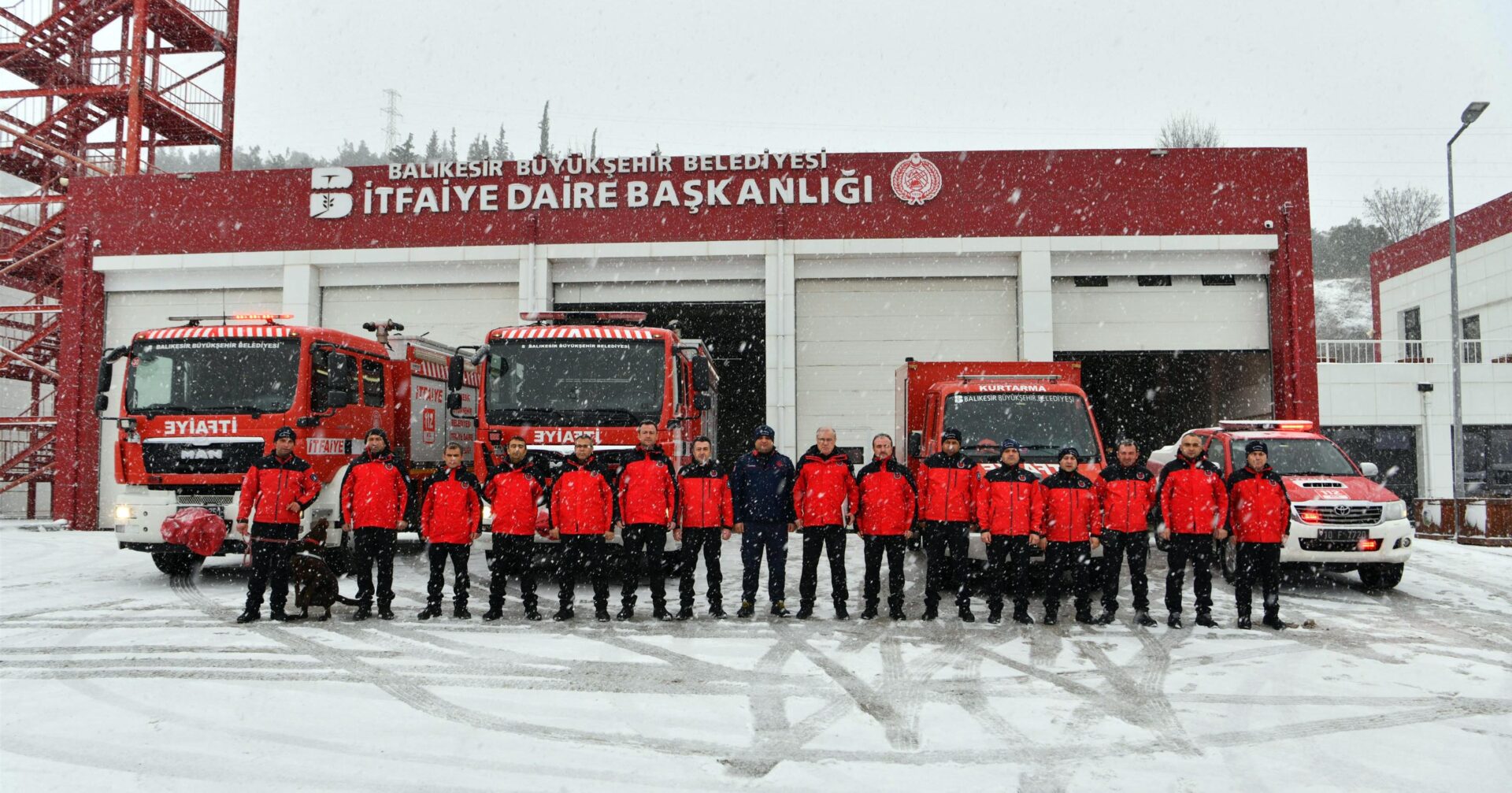 BALIKESİR DEPREM YARALARINI SARMAK İÇİN HAREKETE GEÇTİ