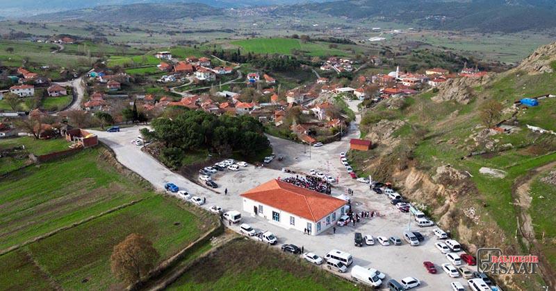 KARESİ’DEKİ AÇILIŞLAR AKTARMA KÖY KONAĞI İLE SÜRDÜ