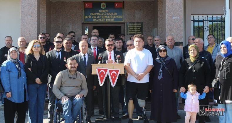 “ŞEHİTLERİMİZİN KEMİKLERİNİ SIZLATMAYIN”